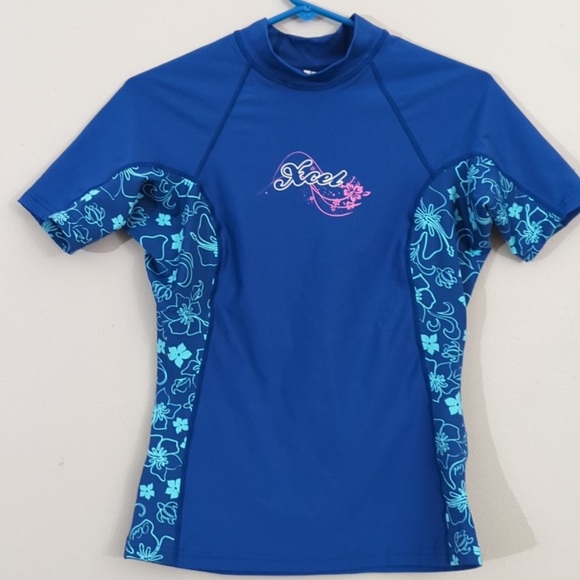 🏄🏻‍♀️💦XCEL Blue Floral Rash Guard - Picture 9 of 9